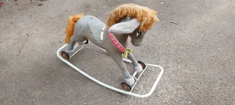 cheval roulettes et bascule