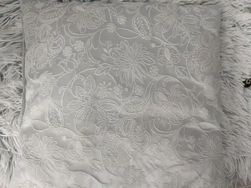 oreiller bleu ciel avec dessins
