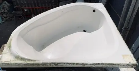 Baignoire d'angle + jupe avant