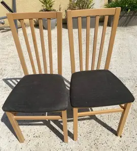 lot de deux chaises en bois