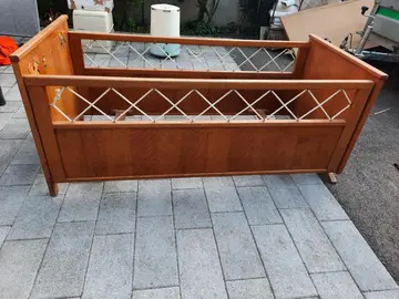Bois de lit bébé