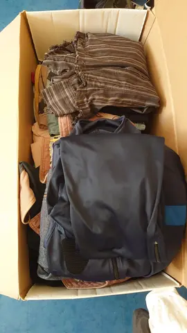 carton de vêtements