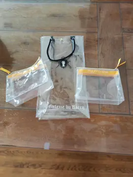 Trousse et pochette de bouteilles