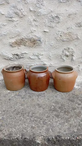 3 pots en grès anciens