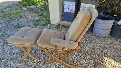 fauteuil et repose pied