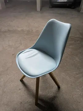 Deux chaises turquoise