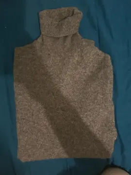 pull taille s 100% cachemire avec un petit trou au niveau de l’étiquette pour hommes