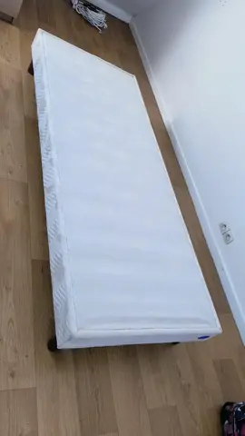 Sommier de lit tapissier : 200 x 80 x 30 bon état
