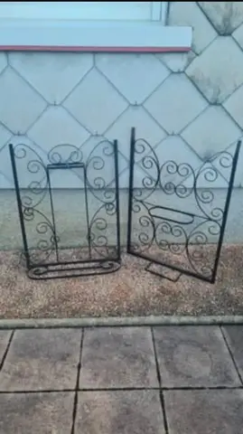 Fers forgés pour porte-manteau/parapluie - Bon état