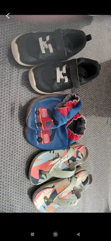 Lot de 3 paires chaussures/chaussons/tongs