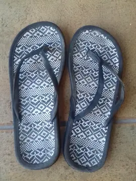 Tongues Taille 40