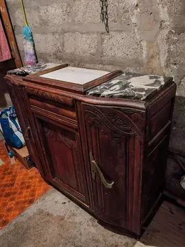 Vieux meuble à rénover