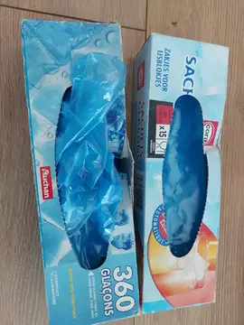 2 paquets de sachets de glaçons entamés