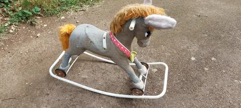 cheval roulettes et bascule