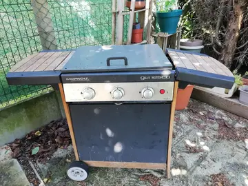 BARBECUE GRILLE ET PLANCHA A GAZ