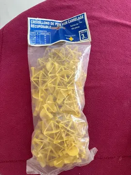 sachet neuf de croisillons pour carrelage