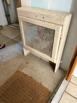 petit meuble vintage à restaurer