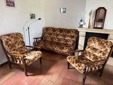 canapé et deux fauteuils rustiques
