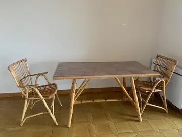 Table en rotin + 2 fauteuils