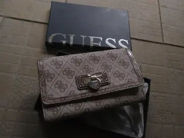 POCHETTE GUESS (IMITATION ?)