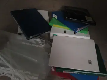 LOT CLASSEURS AVEC POCHETTES PLASTIQUES