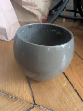petit pot de fleur gris rond