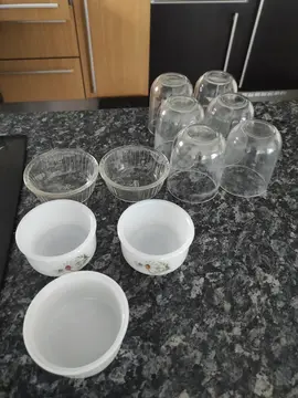 6 verres et 5 ramequins