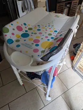 table à langer baignoire