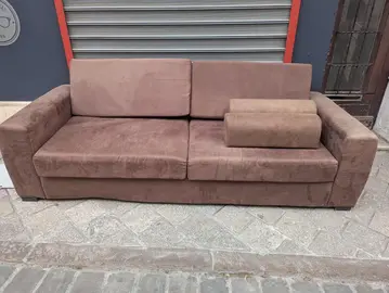 canapé, accessoires et chaise