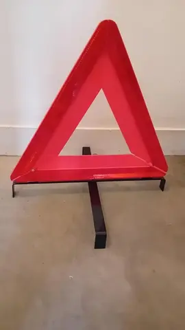 Triangle de sécurité pliable dans boite de transport