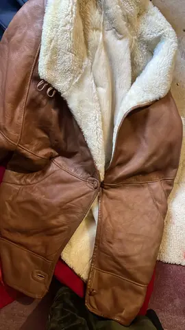 donne plusieurs sacs de vêtements