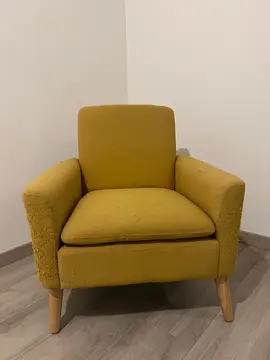Fauteuil jaune moutarde