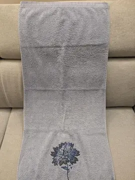 serviette de toilette fleur bleue