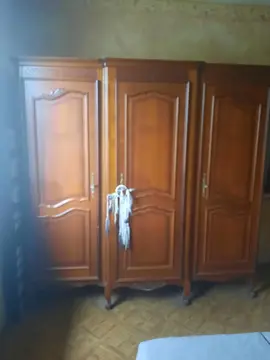 donne grande armoire en merisier 2 penderies et une lingère