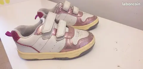 Paire de baskets à scratch pour fille pointure 24