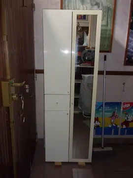 Ancienne grande armoire de toilette 4 pieds à refixer Hauteur 180 cm Largeur 60 cm Ep. 30 cm