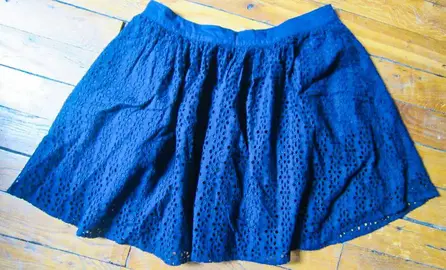 Mini jupe en dentelle bleu marine