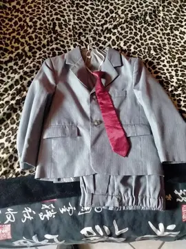 Costume trois pièces pour enfant de 8 ans