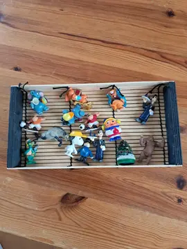 lot de figurines dessins animés