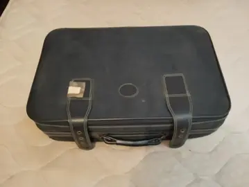 Valise bleue foncé