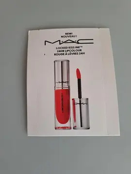 Echantillon rouge à lèvres neuf