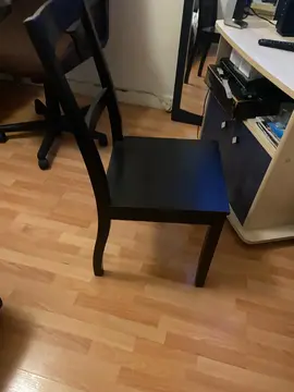 chaise noir en bois