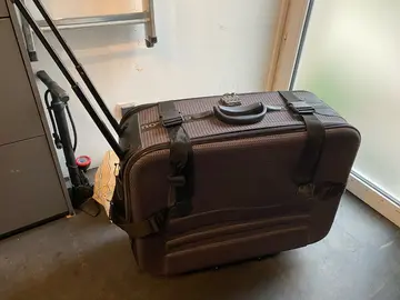 grosse valise à roulettes