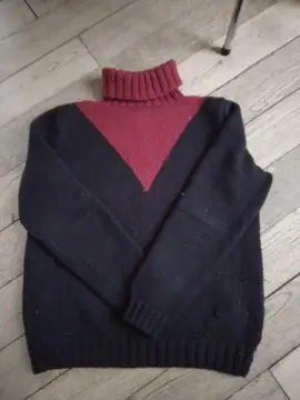 pull tricoté mains T40