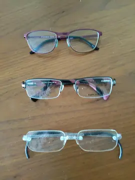 3 paires de lunettes de vue