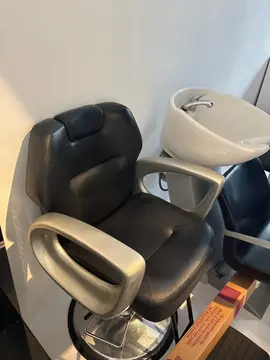 4 sièges de coiffeur