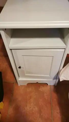 Chevets Ikea 2 petits défaut