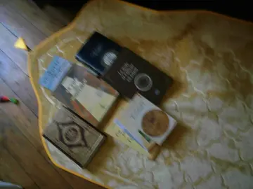 livres coraniques & tapis de priere