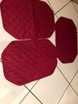 3 sers de table en très bon état .