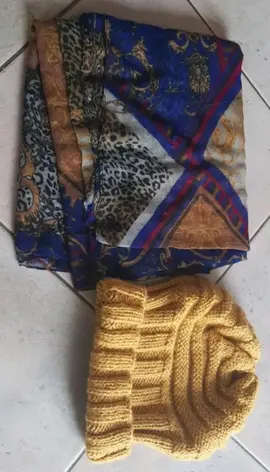 foulard et bonnet moutarde